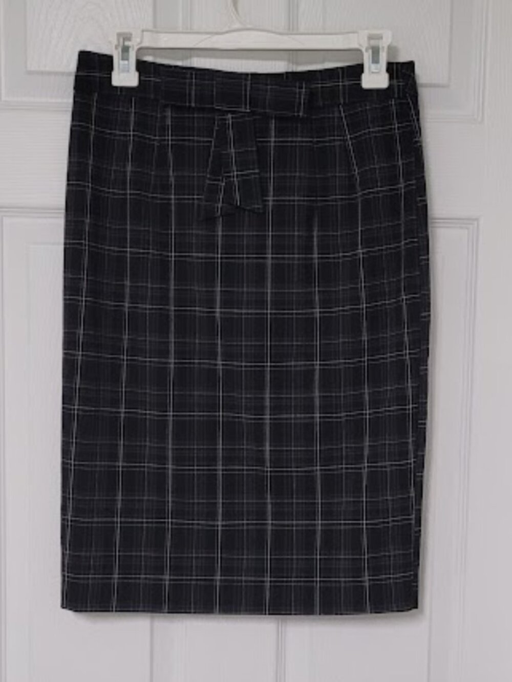 Classic dark Plaid Skirt w/bow-29" W (Med)-Office-Preppy/School/IndieTwenty-One
